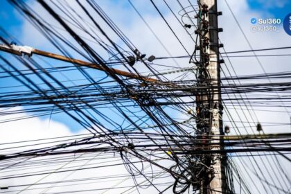 Operação Poste Limpo tem início em Camaquã para organizar fiação urbana