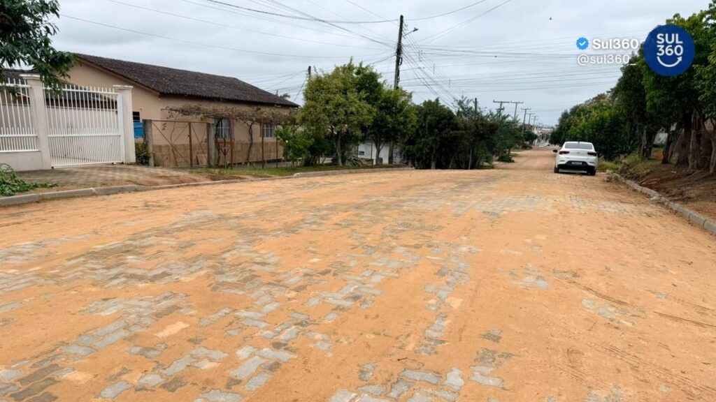 Rua Garibaldi recebe novo trecho de calçamento no bairro Dona Tereza em Camaquã