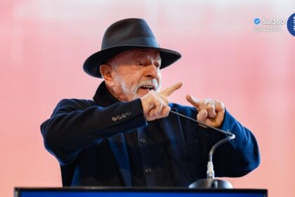 Lula diz que incluirá defesa nacional em plano de governo e promete reforçar capacidade militar