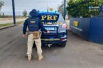 PRF prende foragido da Justiça com documentos falsos na BR-290, em Eldorado do Sul