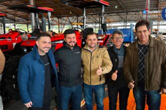 Camaquã recebe novo trator para reforçar atendimento aos produtores rurais
