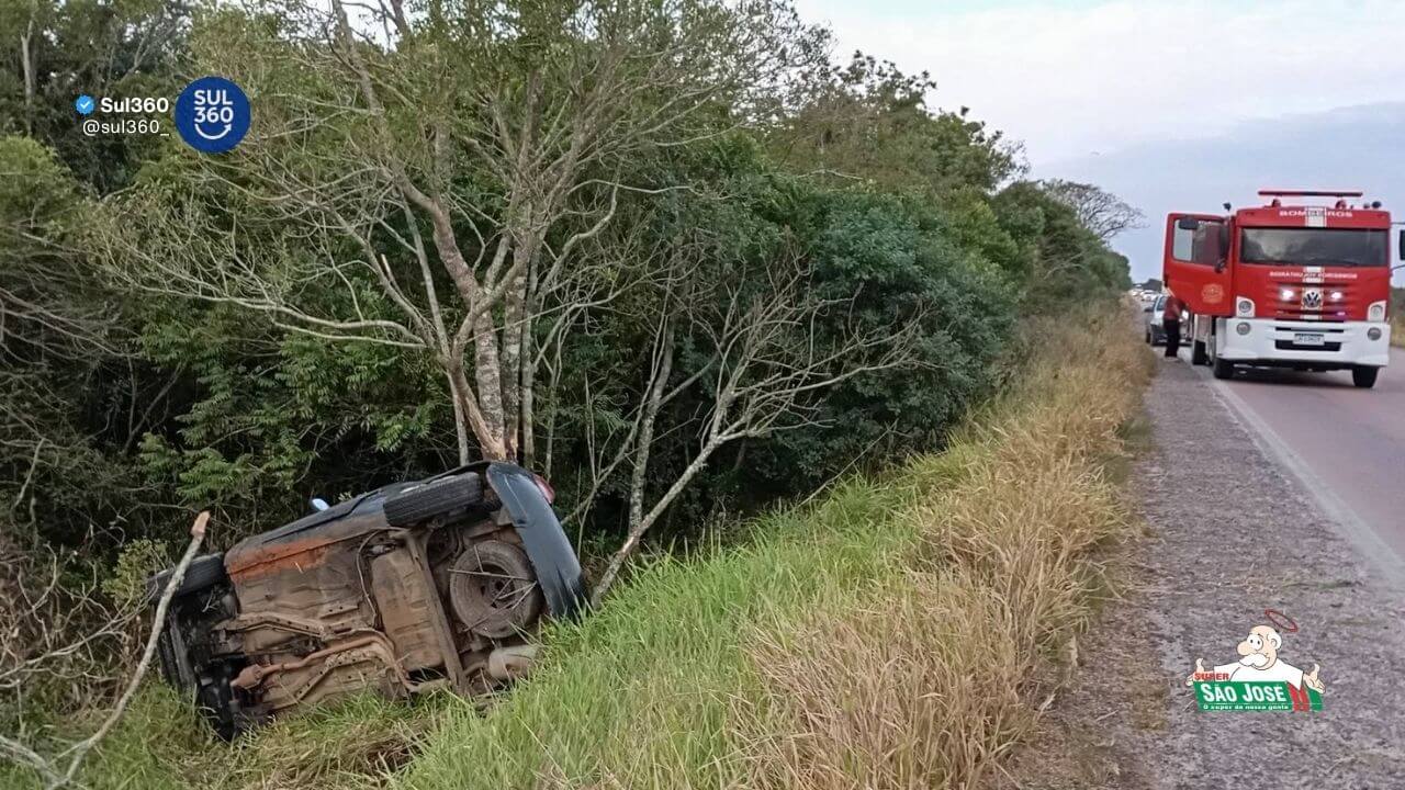 Acidente com capotamento deixa dois feridos na ERS-717, em Tapes