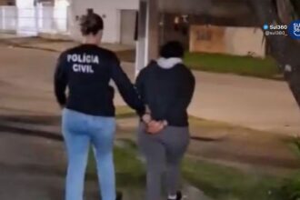 Mãe é presa suspeita de matar bebê e simular engasgamento com leite em Pelotas