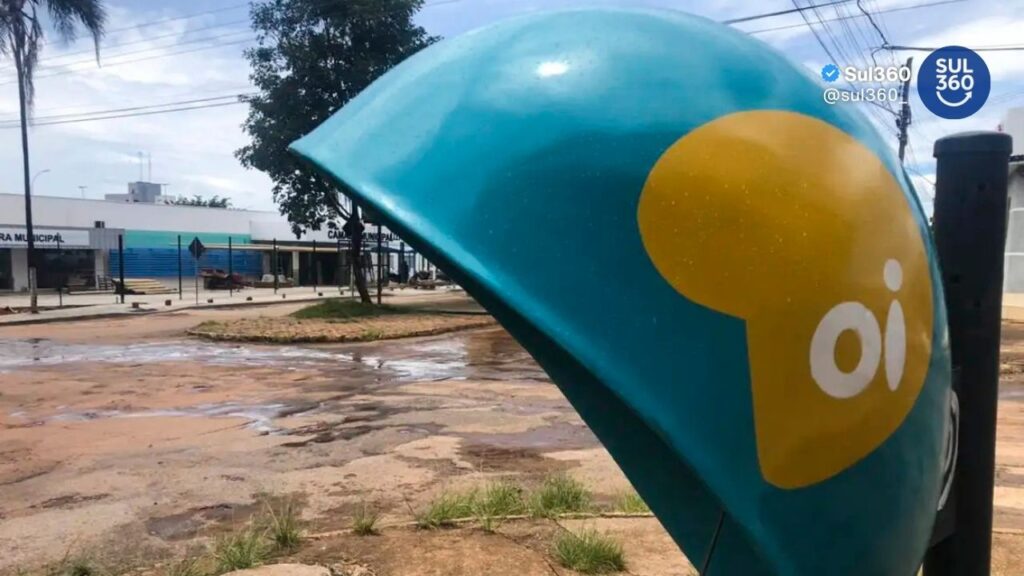 Boca de caixa de internet da operadora Oi em destaque.