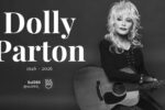 Dolly Parton sorrindo com guitarra em retrato preto e branco anunciando sua morte em 1946–2026 para obituário no Sul360