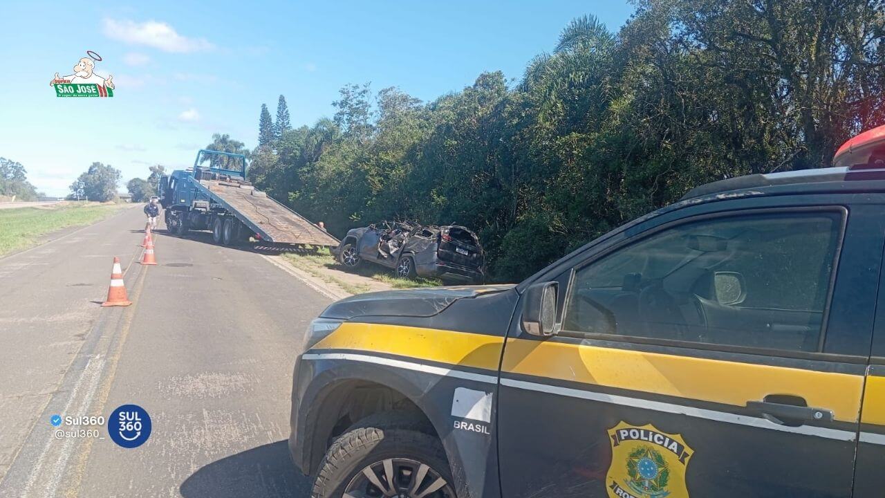 Homem morre após saída de pista e capotamento na BR-116 em Tapes