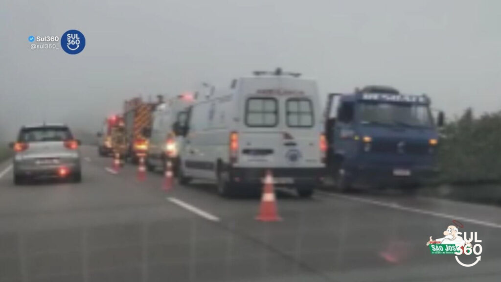 Quatro veículos se envolvem em acidente com ferido na BR-116